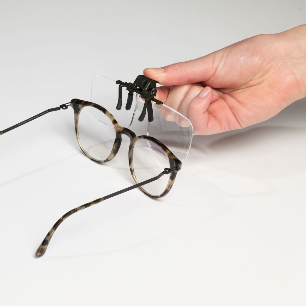 CLIP magnifying glasses with 2x magnification