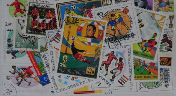 Football 100 Stamps (M157)