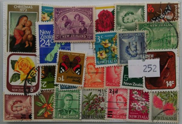 New Zealand 25 Stamps (252)