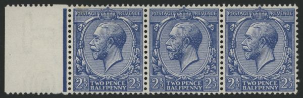 SG371 SpecN21zf 2d Blue U/M strip of 3, 2 stamps with missing crown in watermark