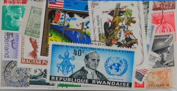 Worldwide 100 Stamps (L336)