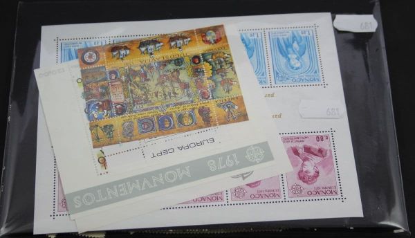 Worldwide 500 Stamps (Mint) (inc. mini sheets) (681)